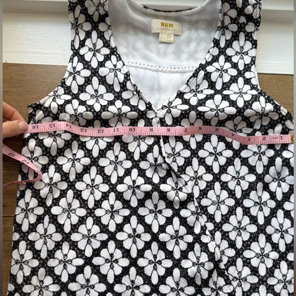 Anthropologie Maeve Coralie Black and White Floral Eyelet Wrap Tank Top size 4 - Picture 6 of 7